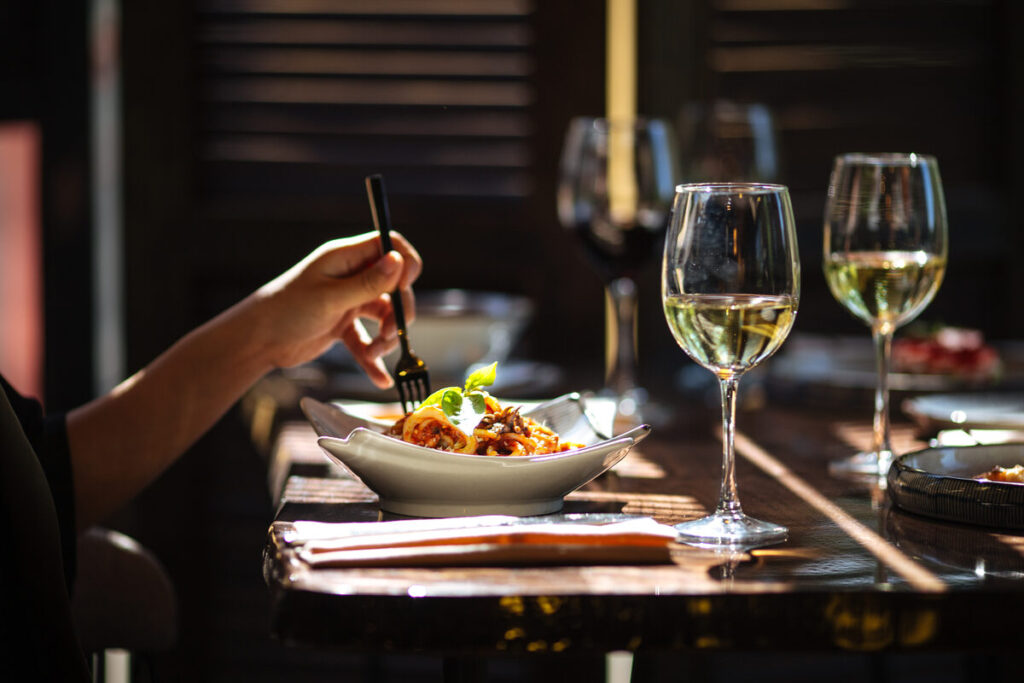 A Food Lover’s Guide to Dining in Oakwood: Raleigh’s Historic Neighborhood Eats